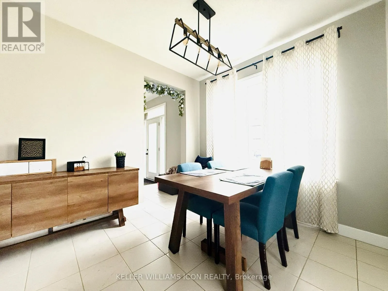 990 FAMEFLOWER STREET