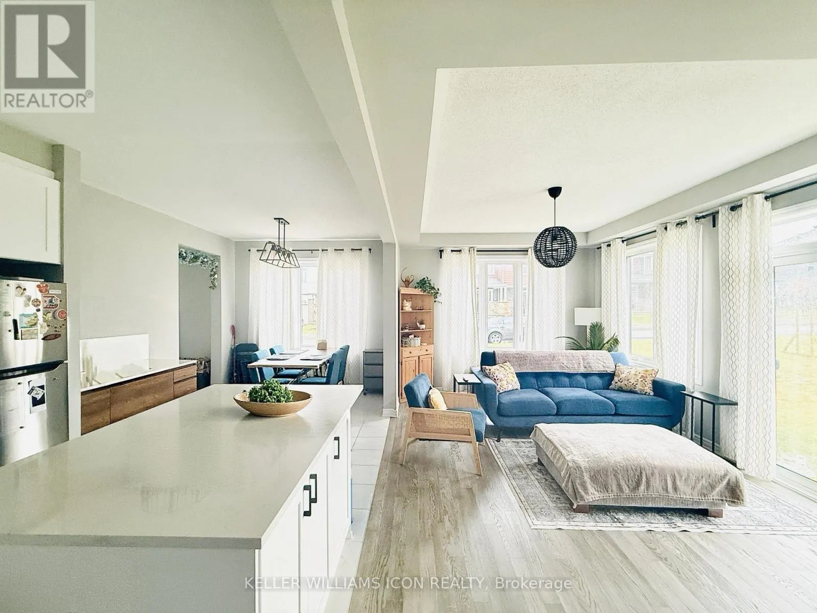 990 FAMEFLOWER STREET