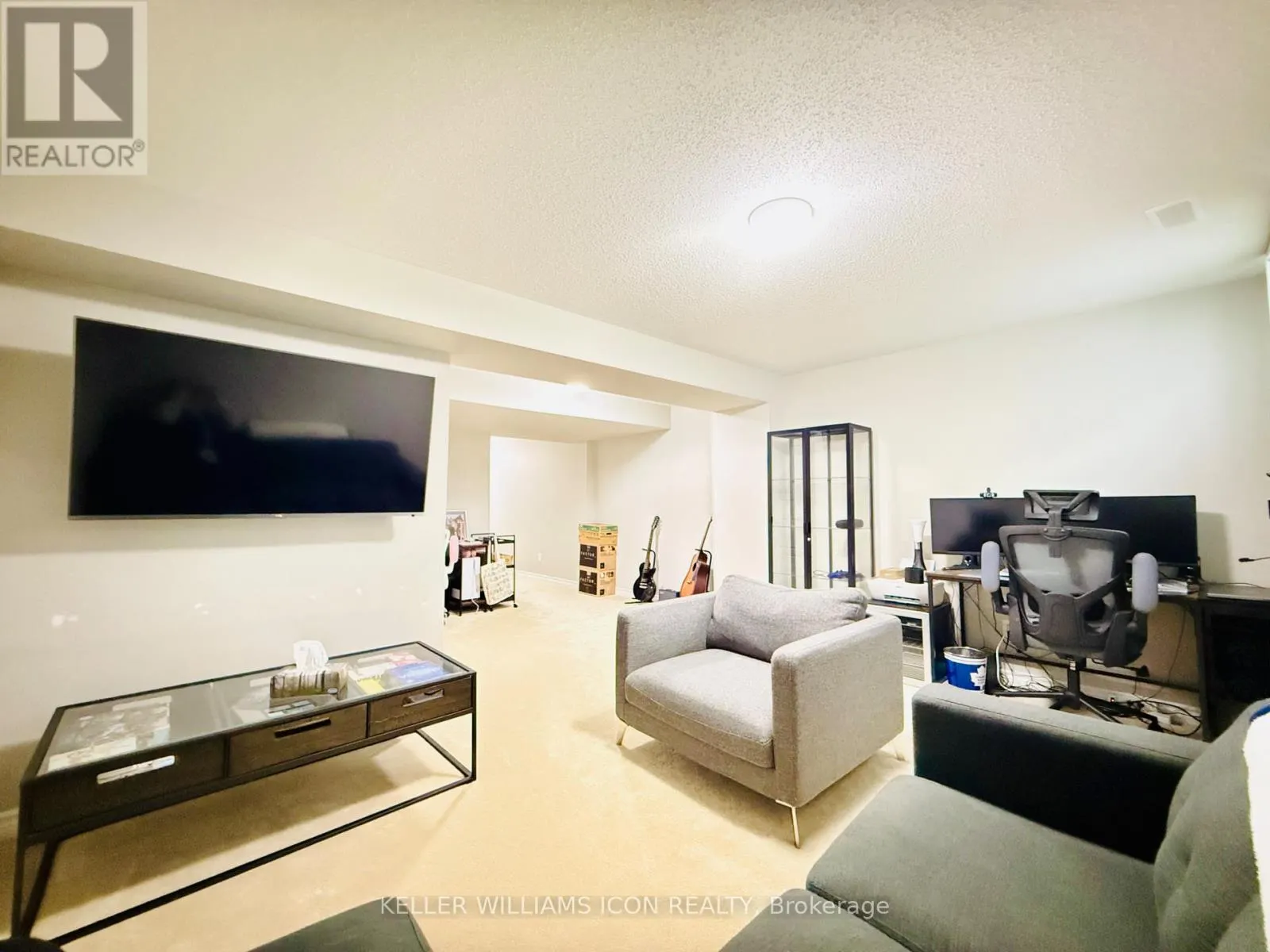 990 FAMEFLOWER STREET