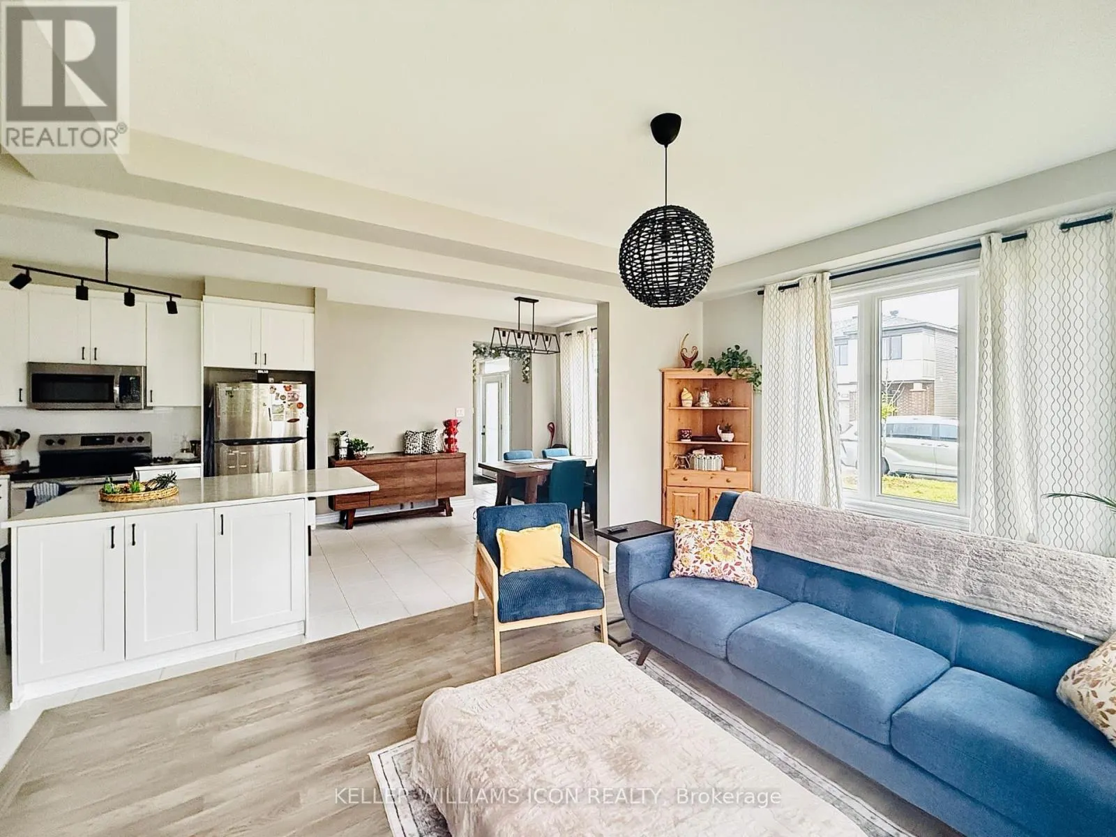 990 FAMEFLOWER STREET