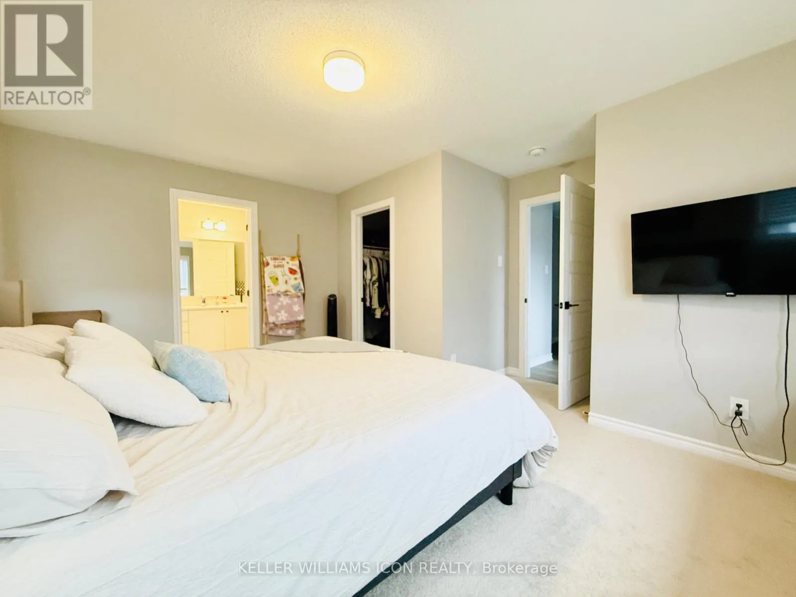 990 FAMEFLOWER STREET