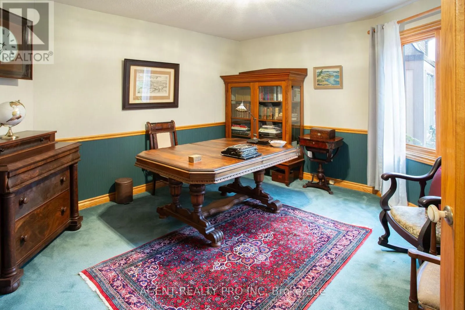 922 COUNTRY CLUB CRESCENT