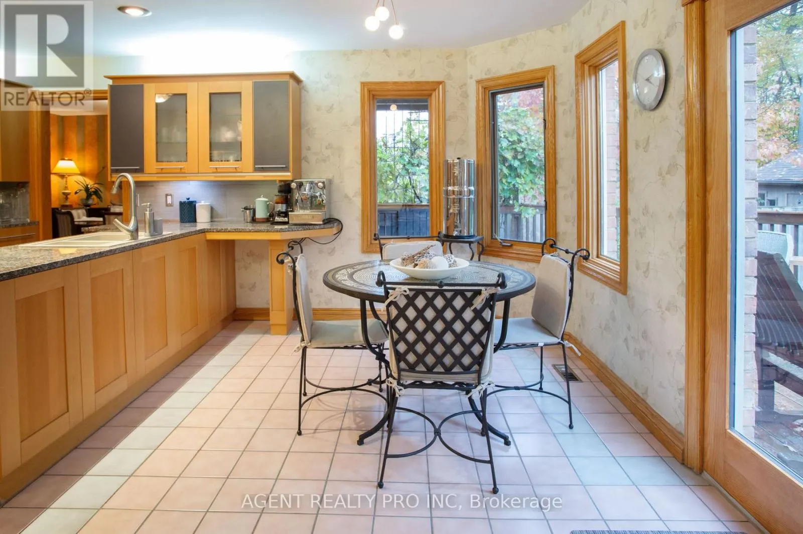 922 COUNTRY CLUB CRESCENT