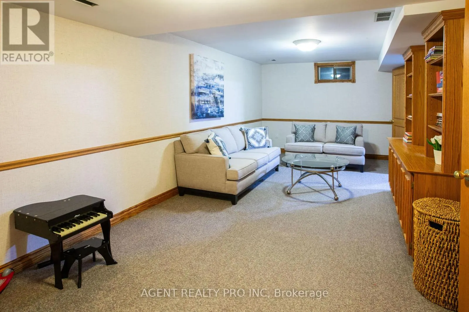 922 COUNTRY CLUB CRESCENT