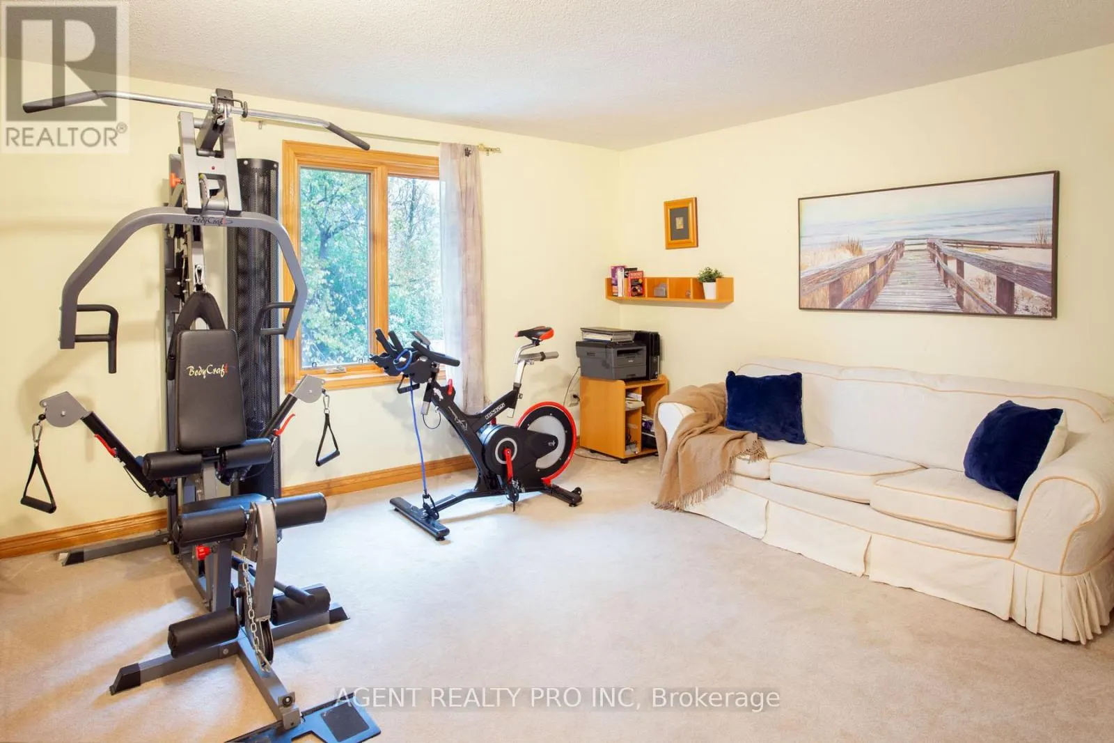 922 COUNTRY CLUB CRESCENT