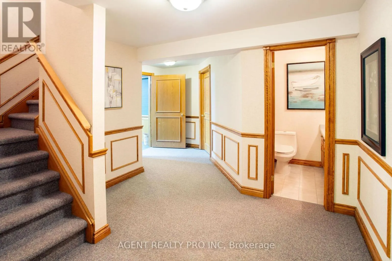 922 COUNTRY CLUB CRESCENT