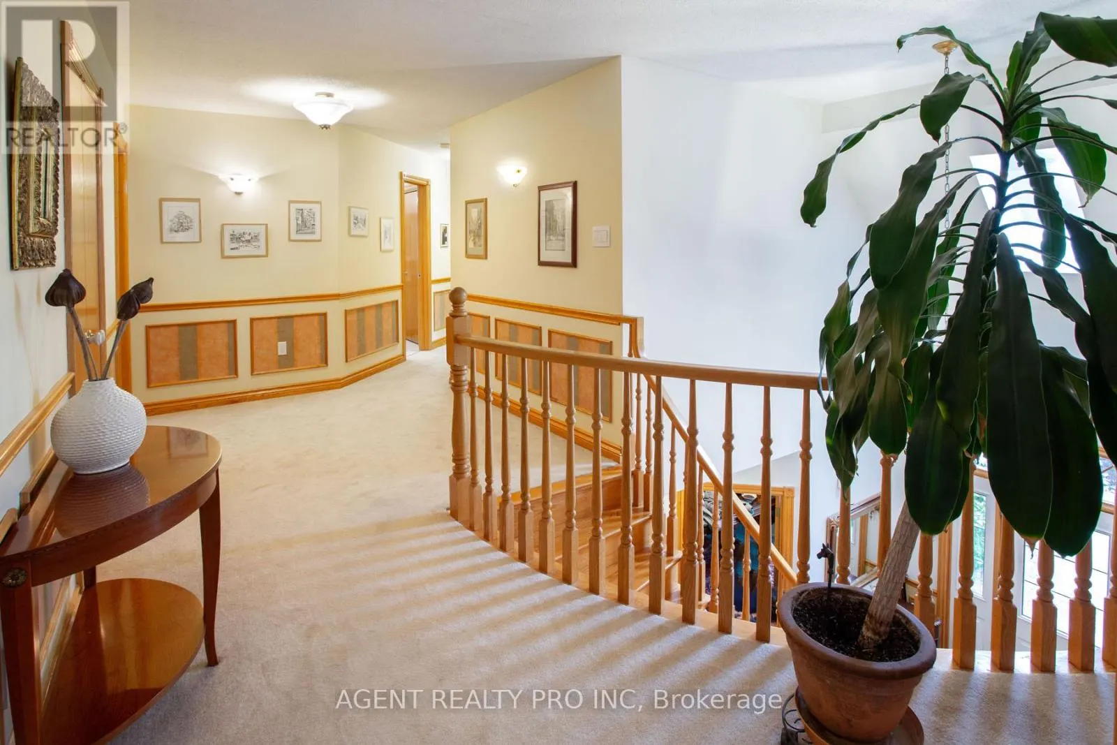 922 COUNTRY CLUB CRESCENT