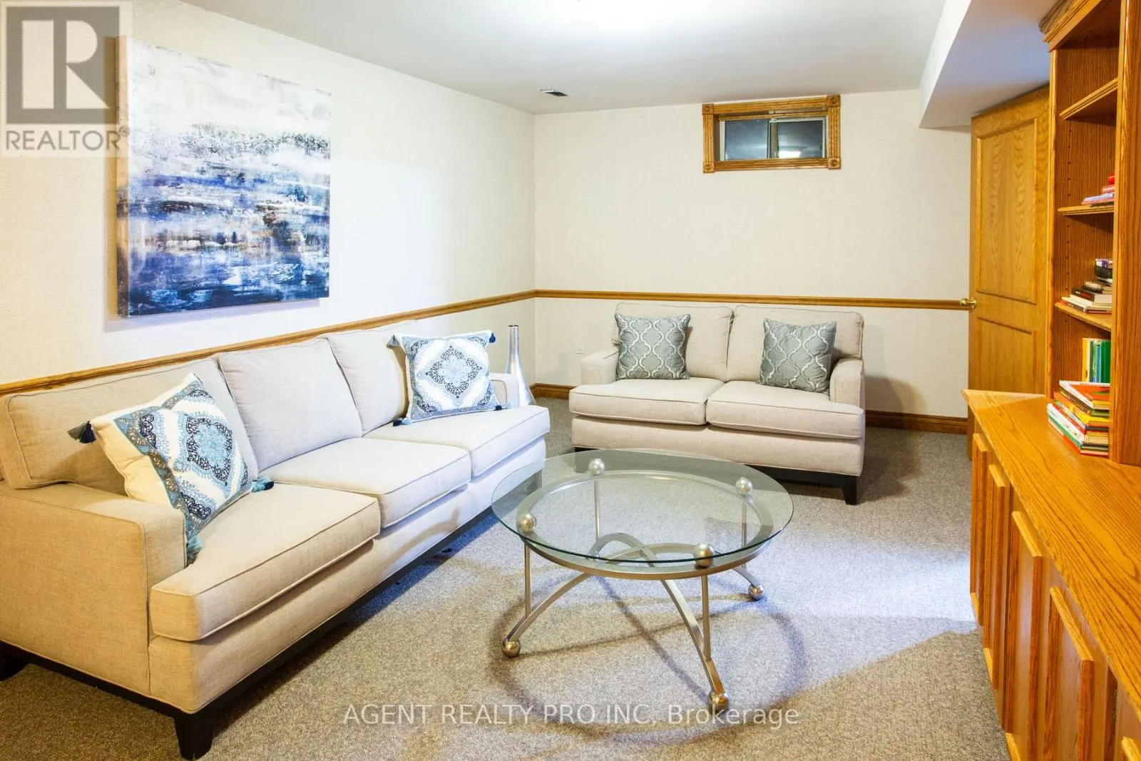 922 COUNTRY CLUB CRESCENT