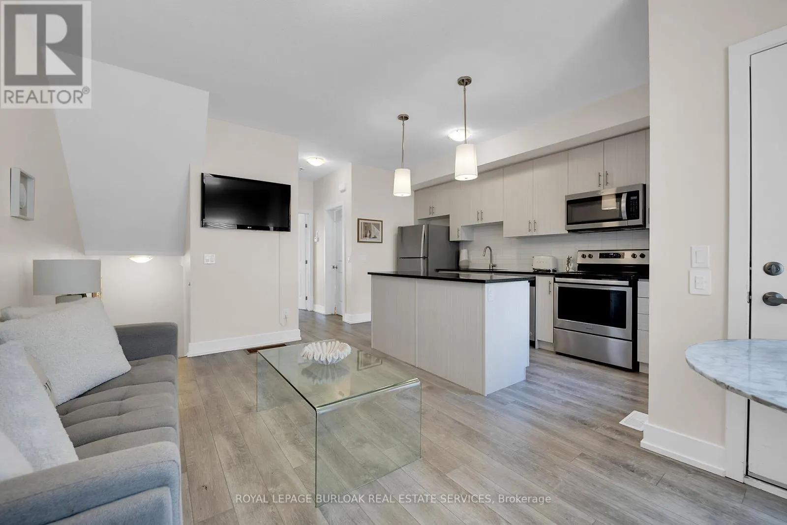 9 - 115 SHOREVIEW PLACE