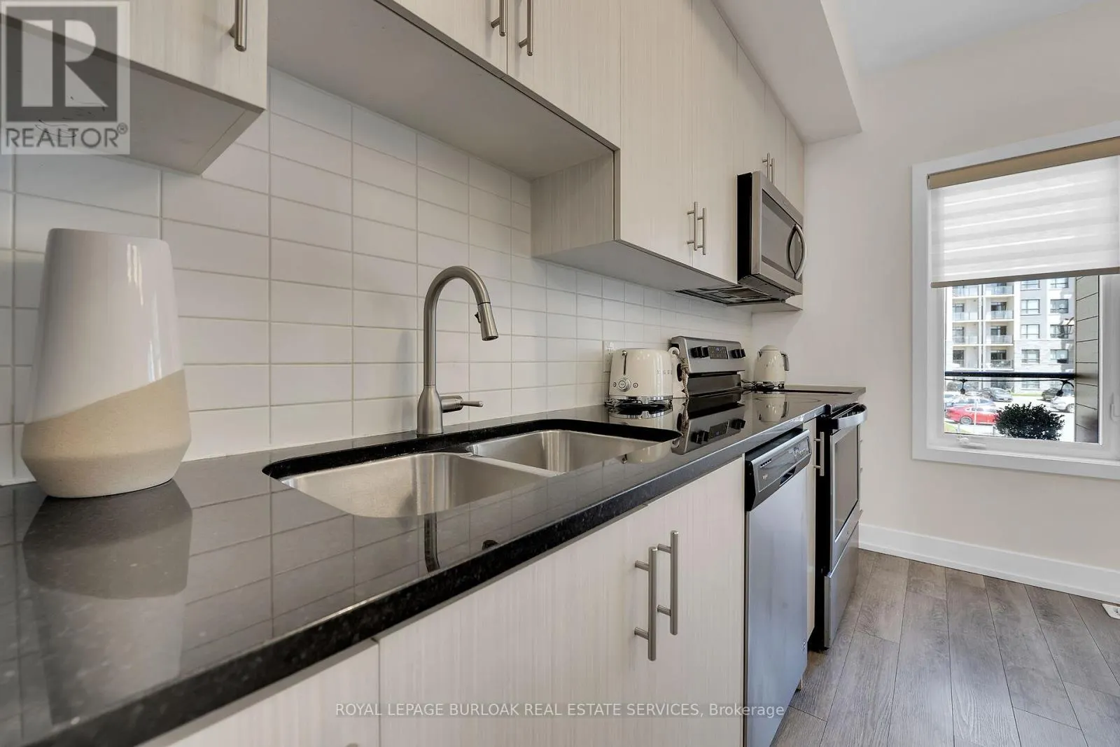 9 - 115 SHOREVIEW PLACE