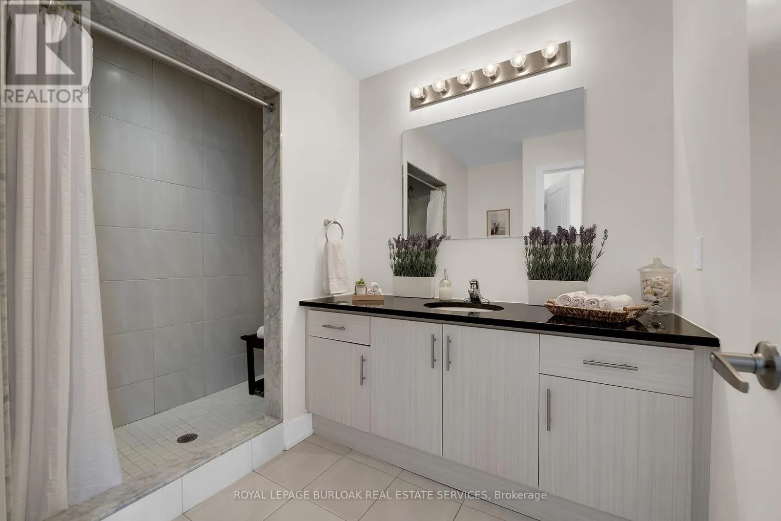 9 - 115 SHOREVIEW PLACE