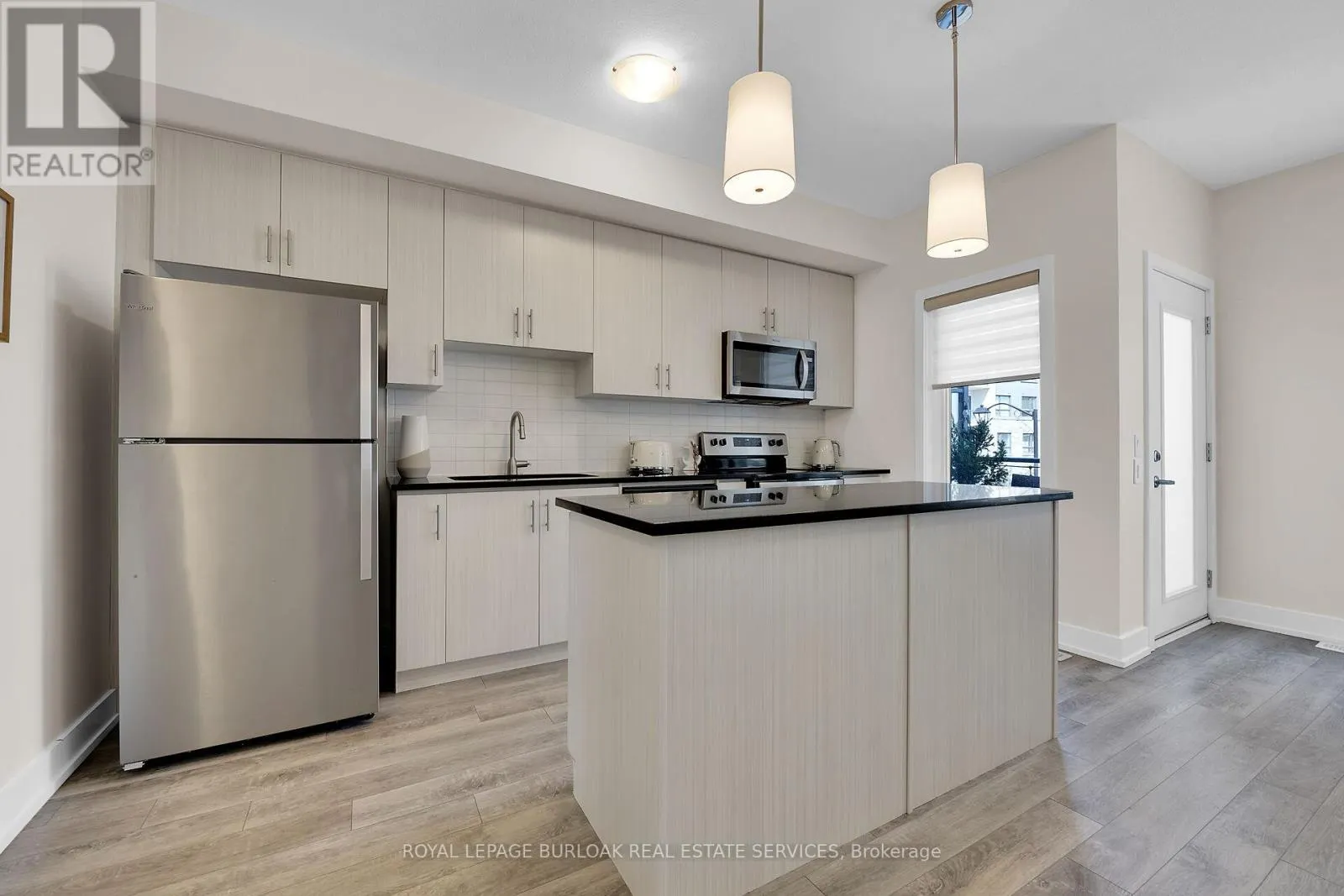 9 - 115 SHOREVIEW PLACE