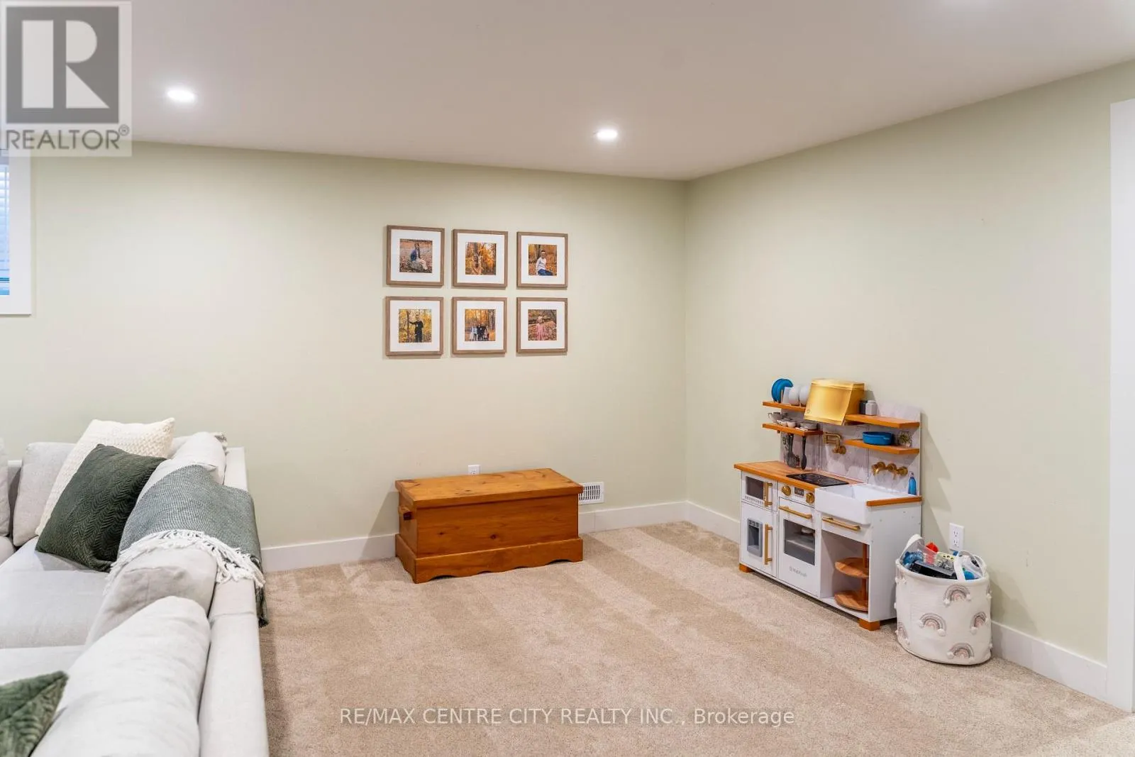 56 CAVERHILL CRESCENT