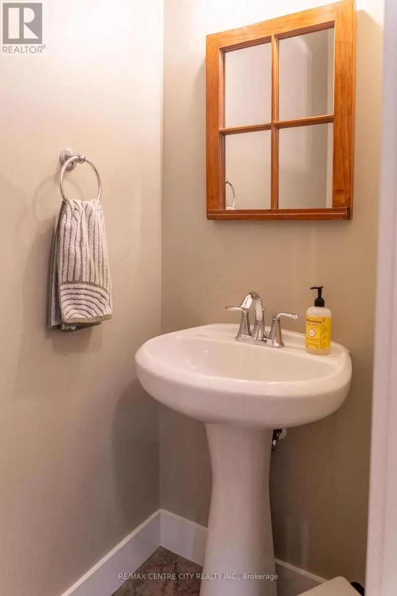 56 CAVERHILL CRESCENT