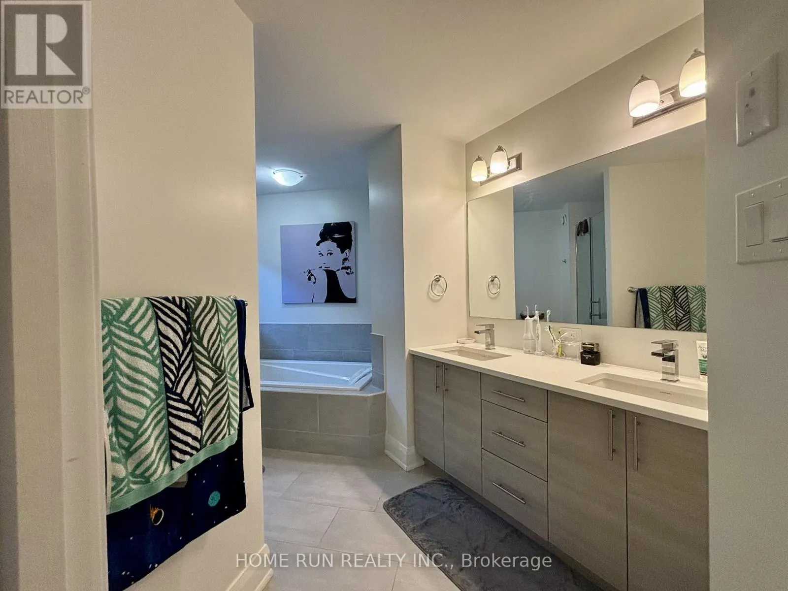 561 HONEYLOCUST AVENUE