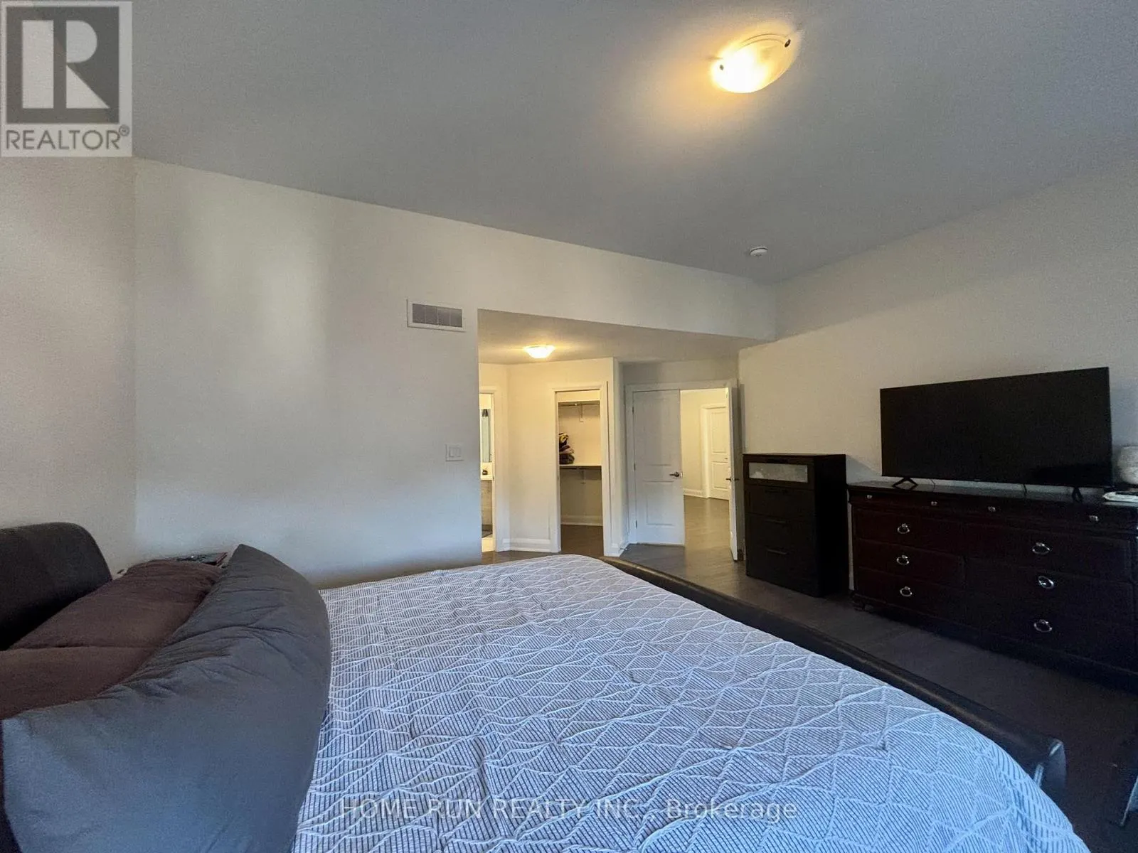 561 HONEYLOCUST AVENUE