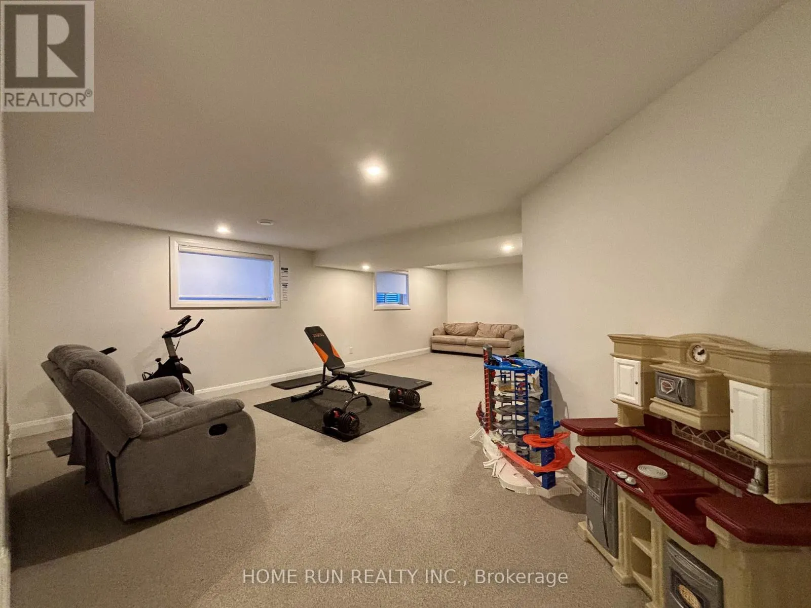 561 HONEYLOCUST AVENUE