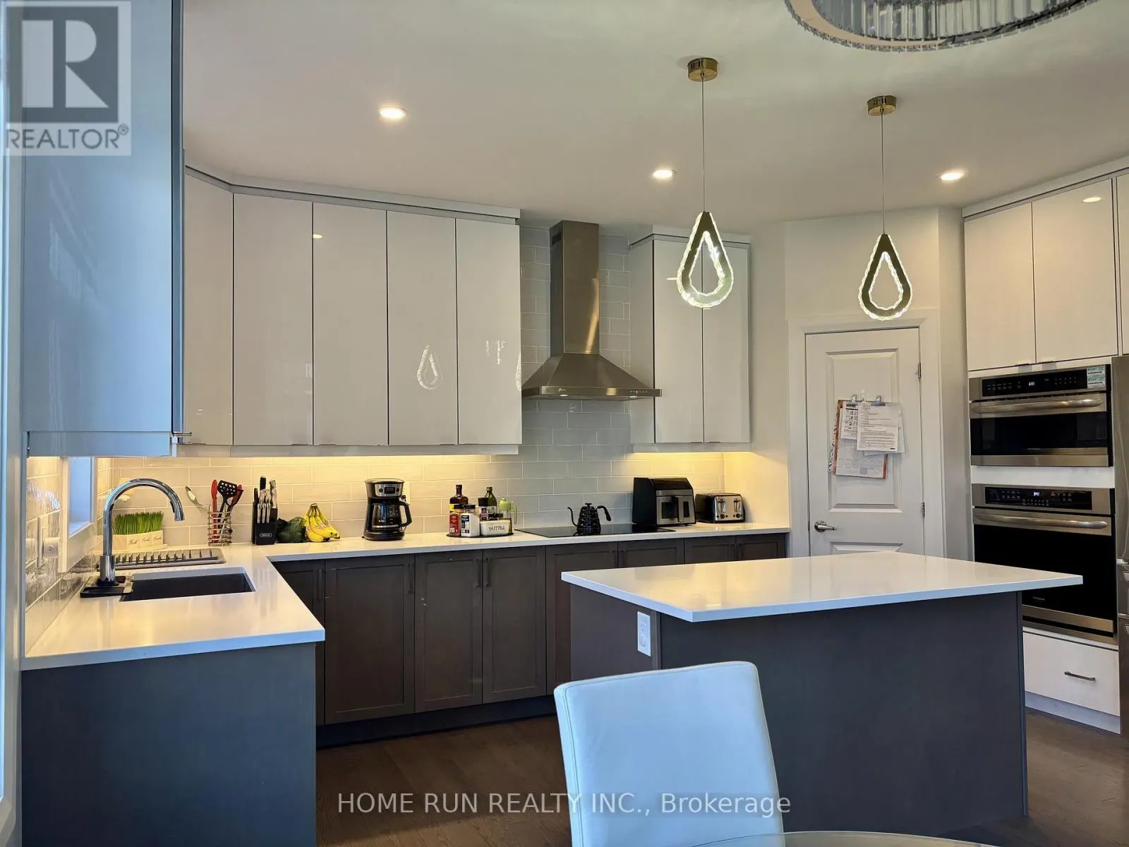 561 HONEYLOCUST AVENUE