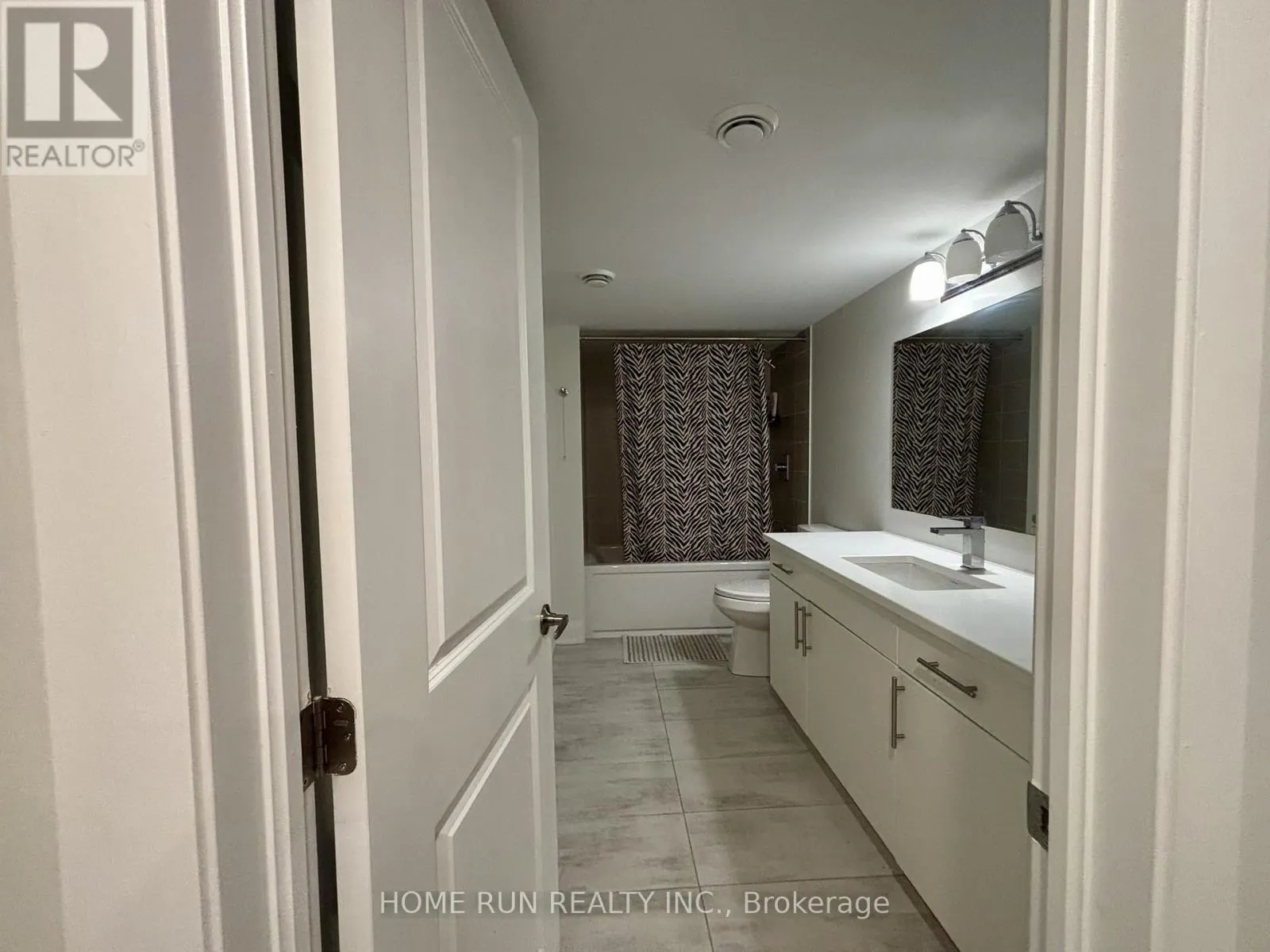 561 HONEYLOCUST AVENUE