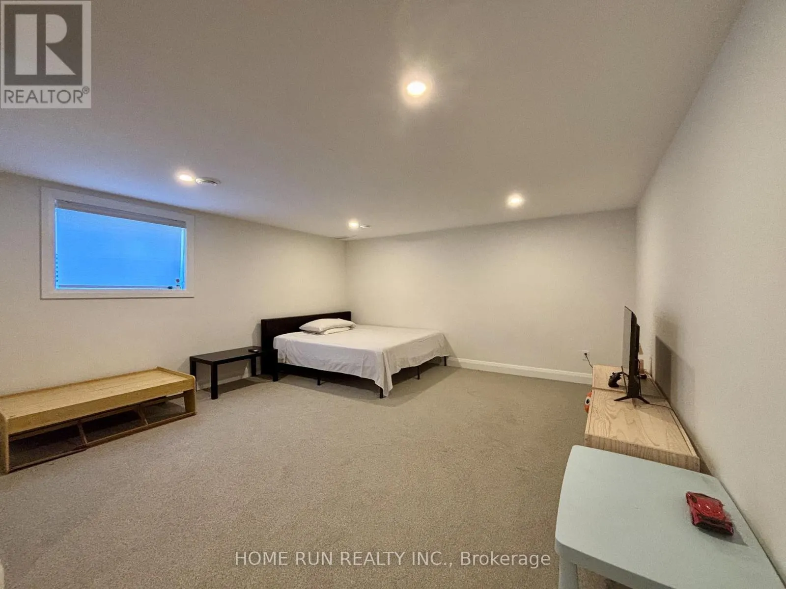 561 HONEYLOCUST AVENUE