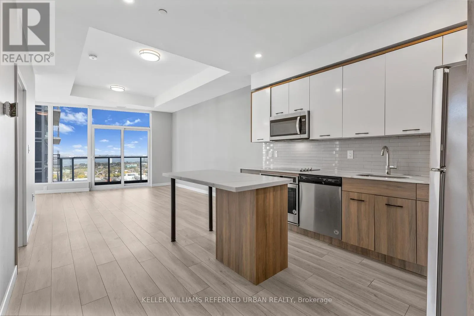 2102 - 20 GEORGE STREET