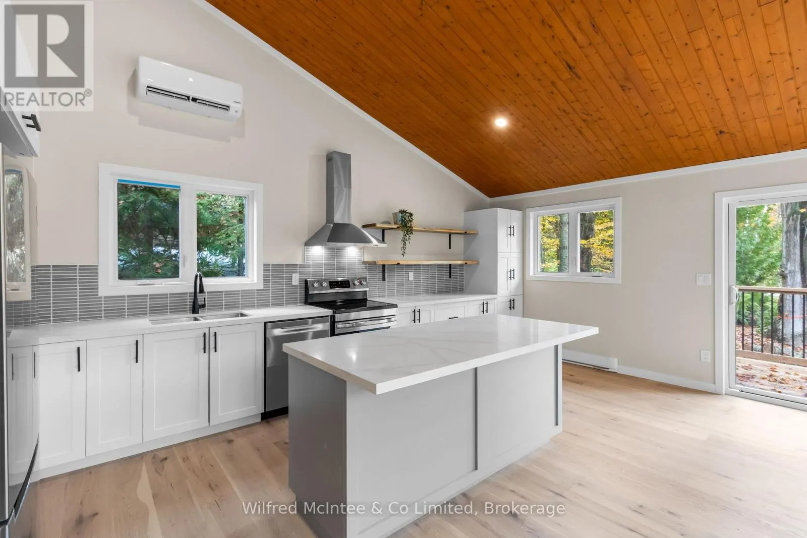 40 ROLLING HILLS DRIVE