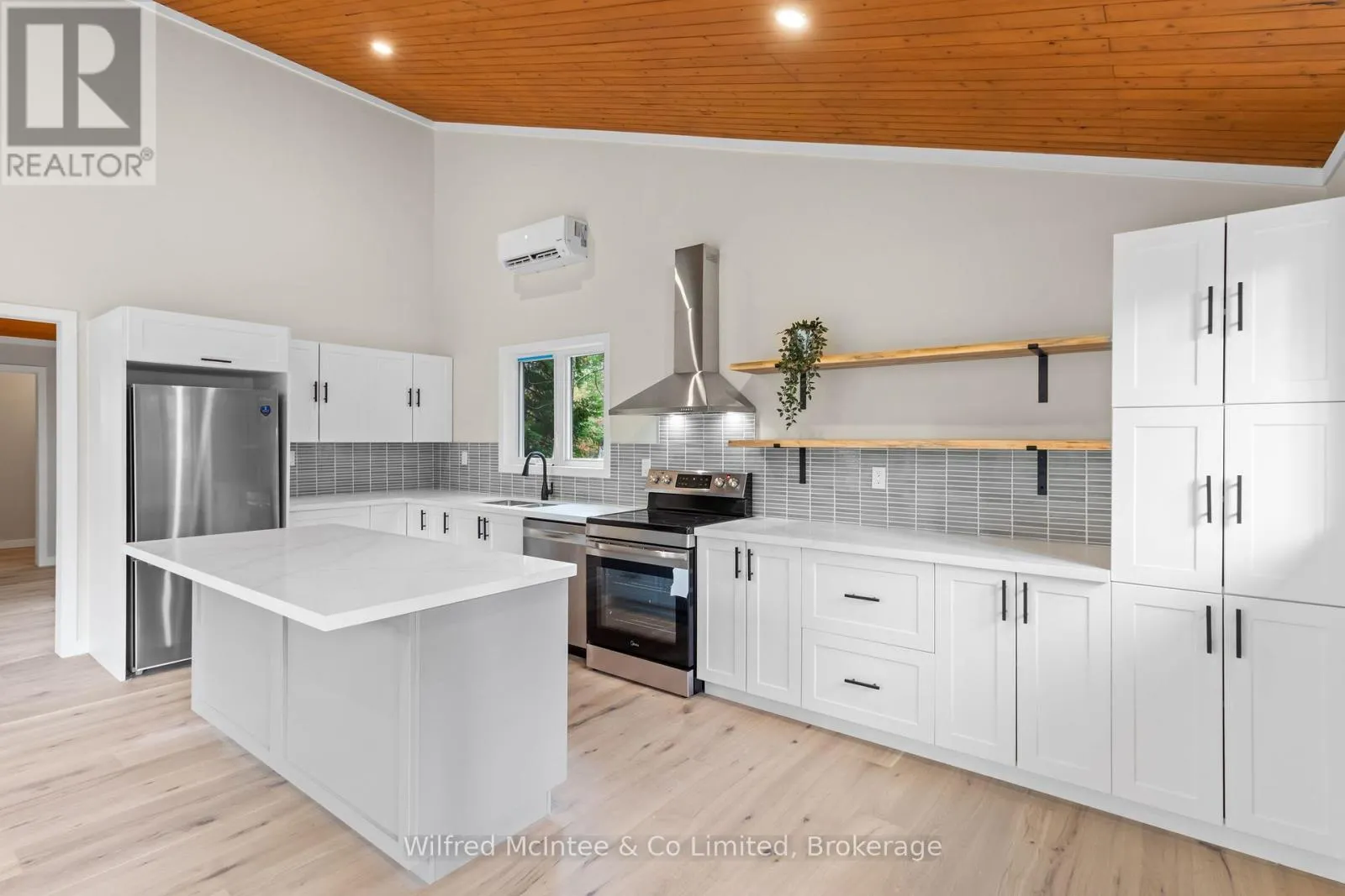 40 ROLLING HILLS DRIVE