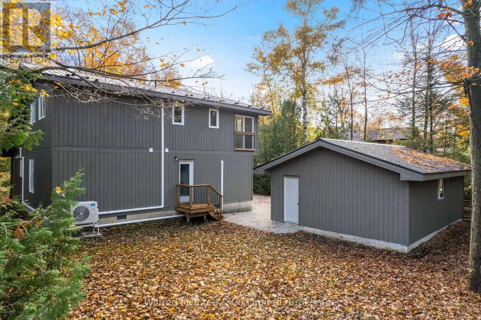 40 ROLLING HILLS DRIVE