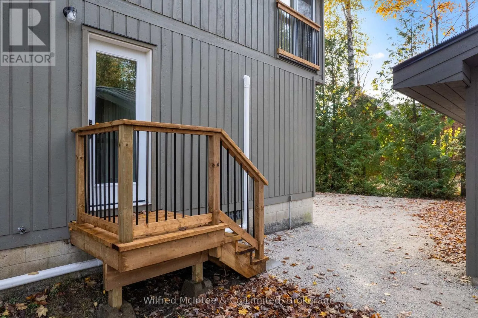 40 ROLLING HILLS DRIVE