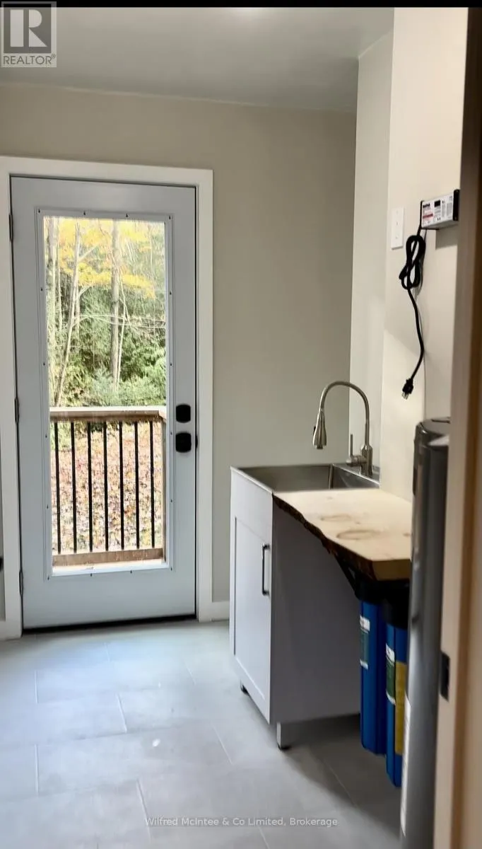 40 ROLLING HILLS DRIVE