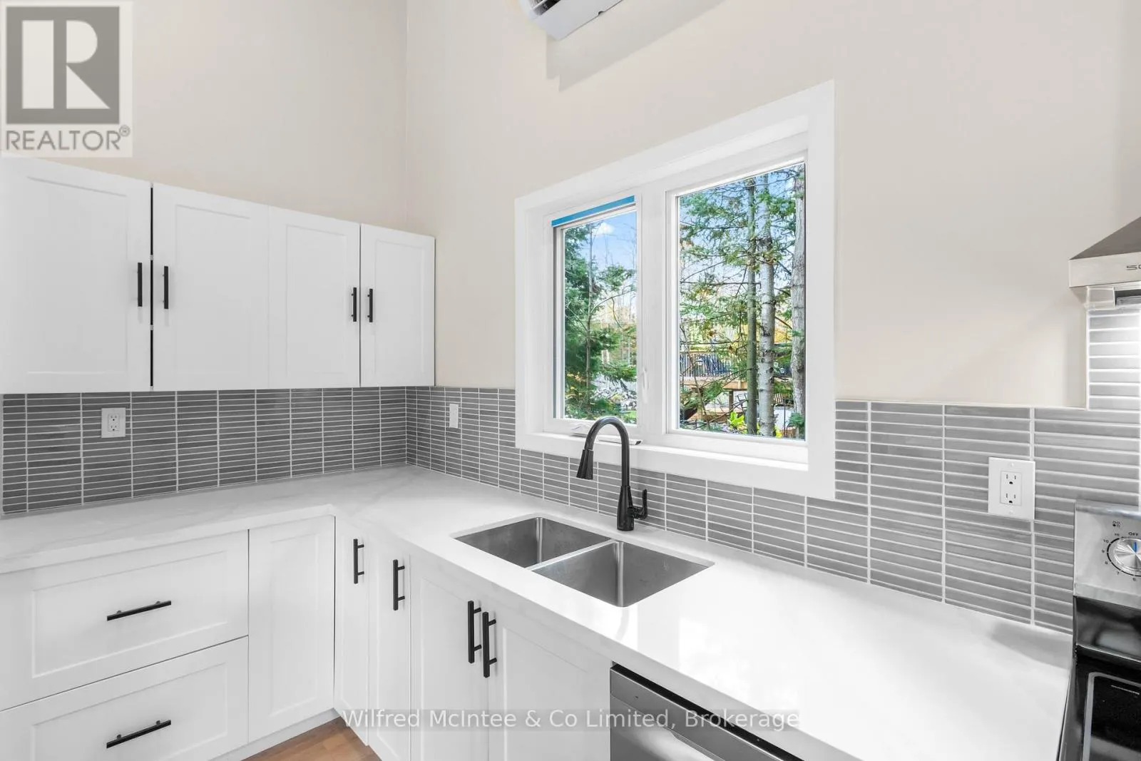 40 ROLLING HILLS DRIVE