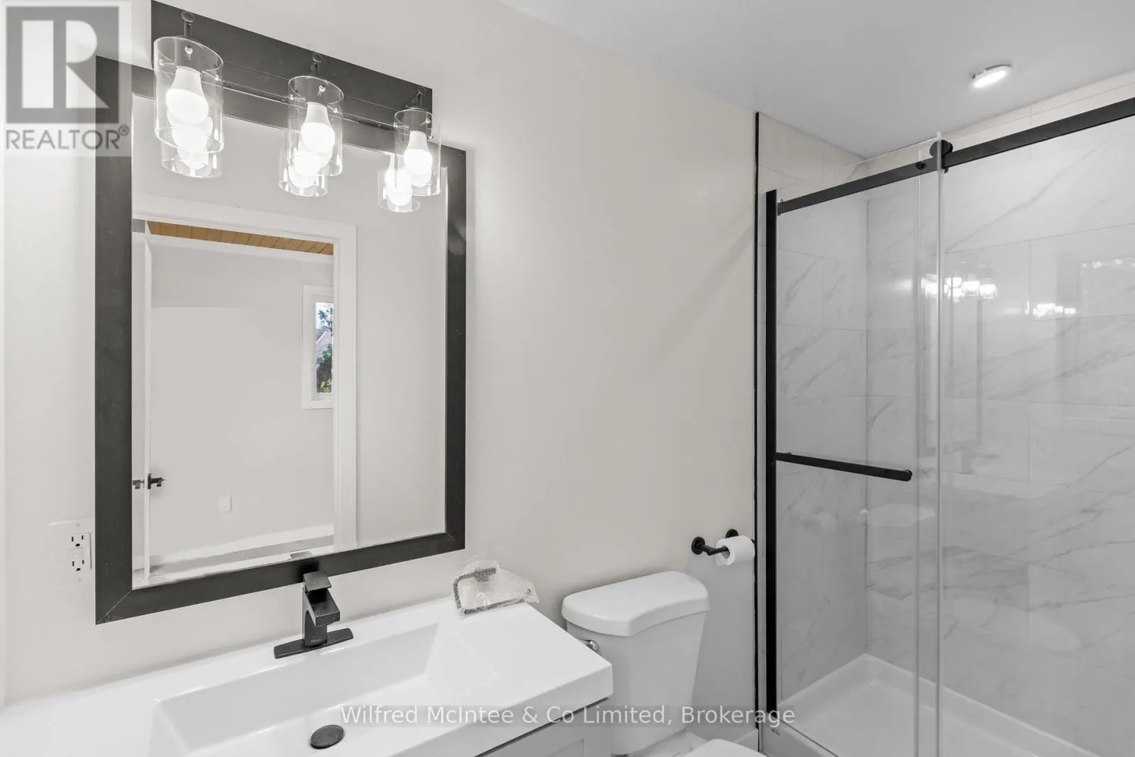 40 ROLLING HILLS DRIVE