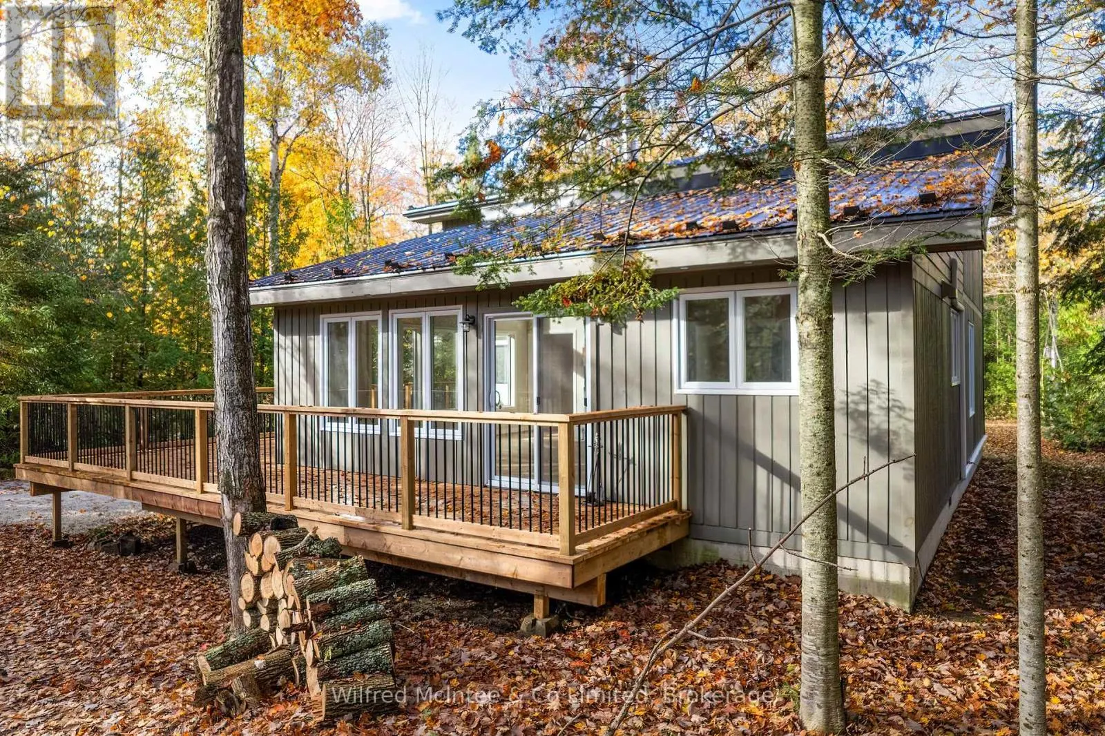 40 ROLLING HILLS DRIVE