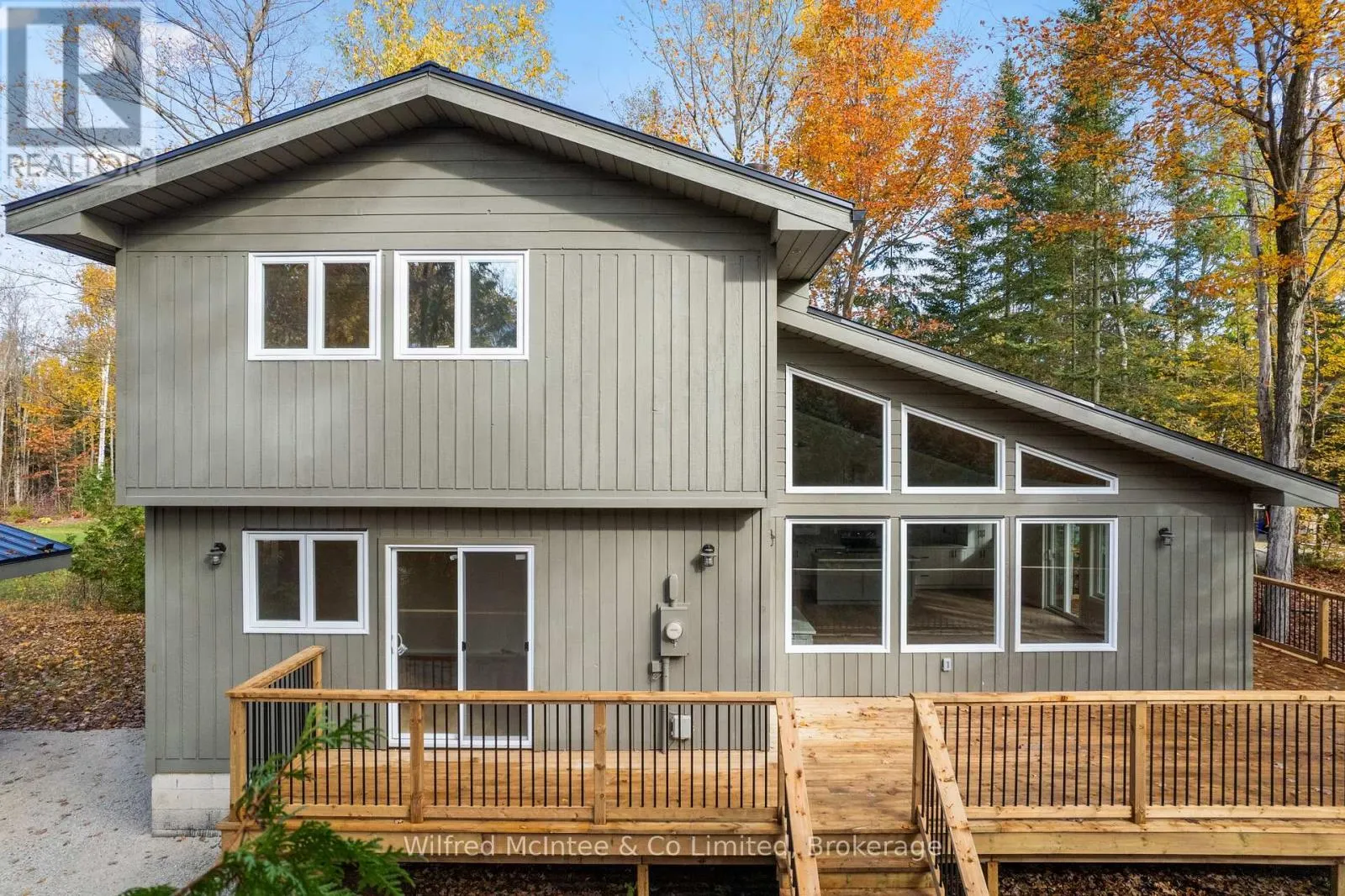 40 ROLLING HILLS DRIVE