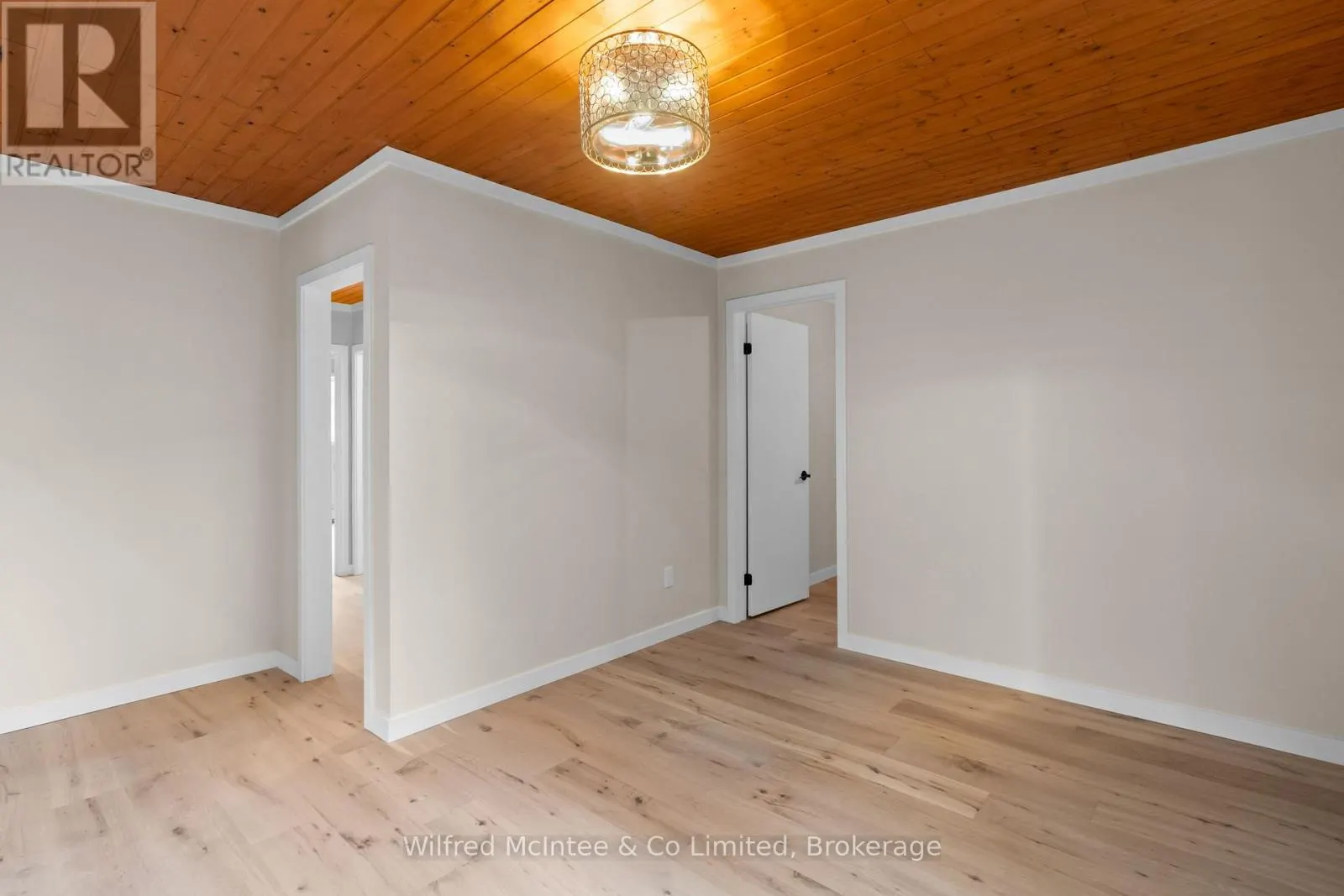 40 ROLLING HILLS DRIVE