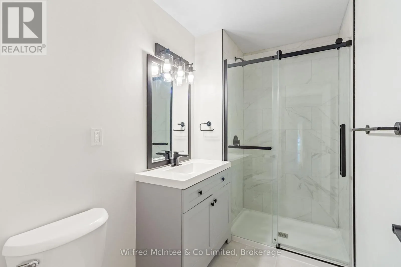 40 ROLLING HILLS DRIVE