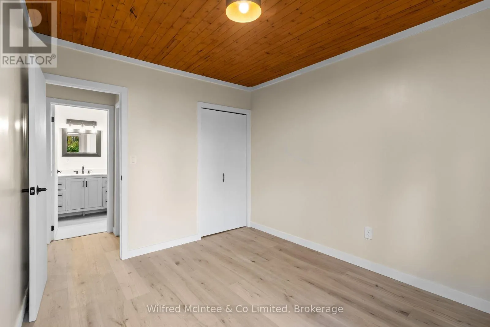 40 ROLLING HILLS DRIVE