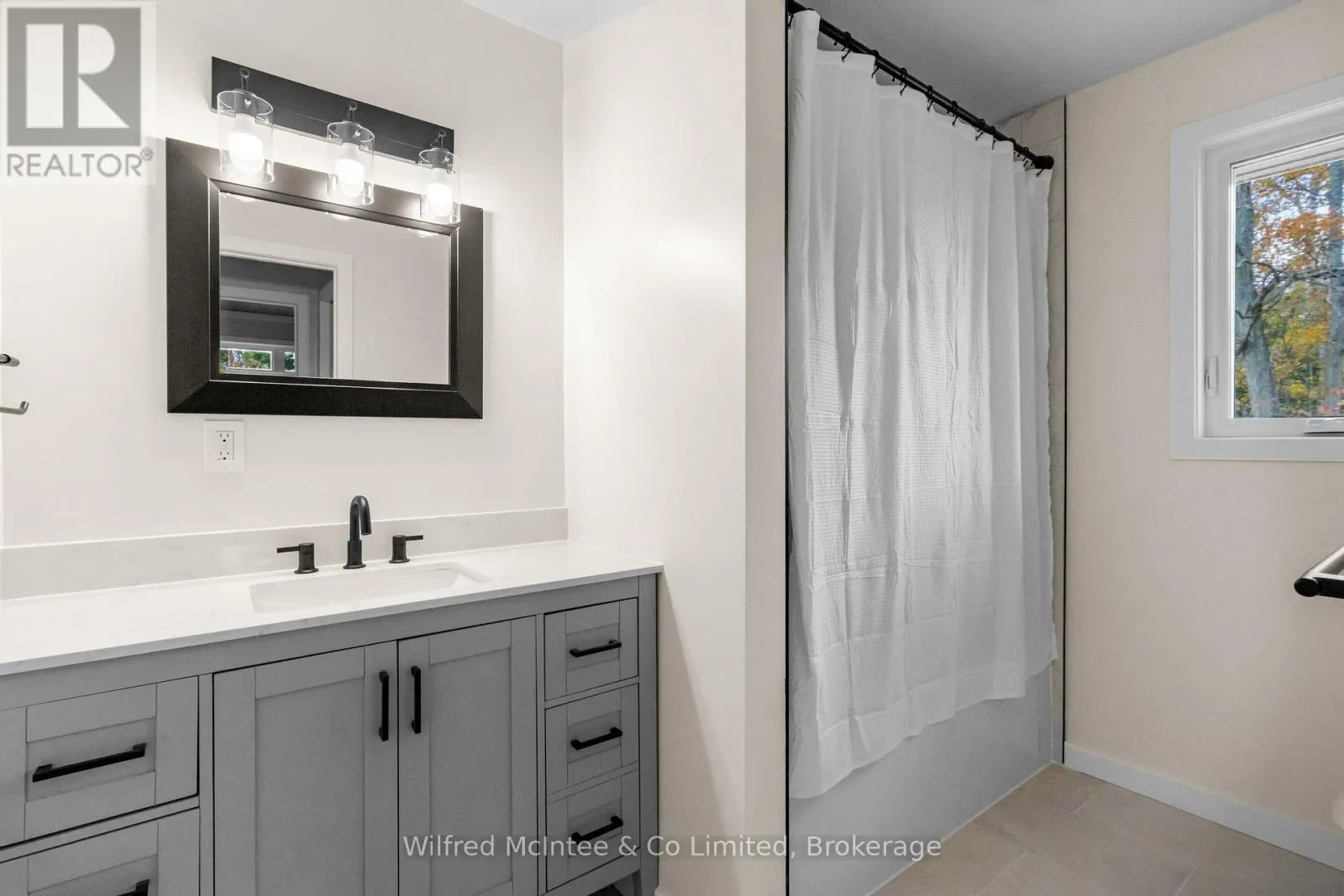 40 ROLLING HILLS DRIVE