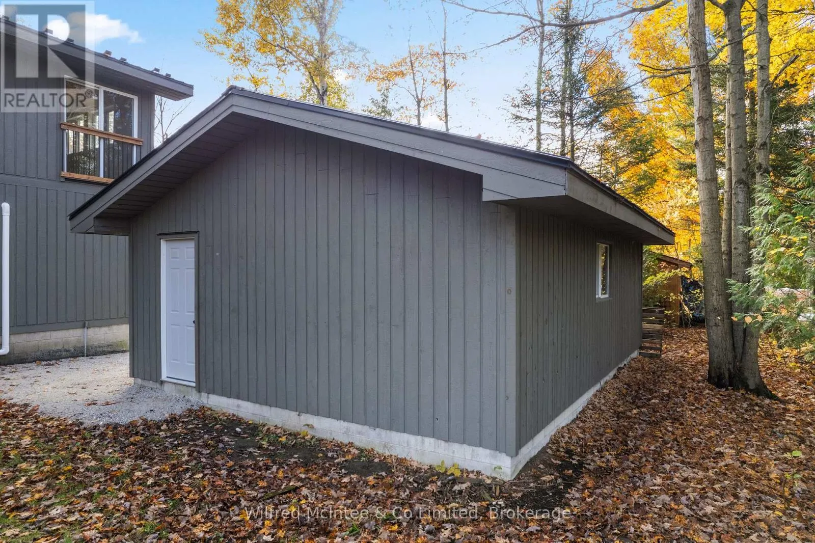 40 ROLLING HILLS DRIVE