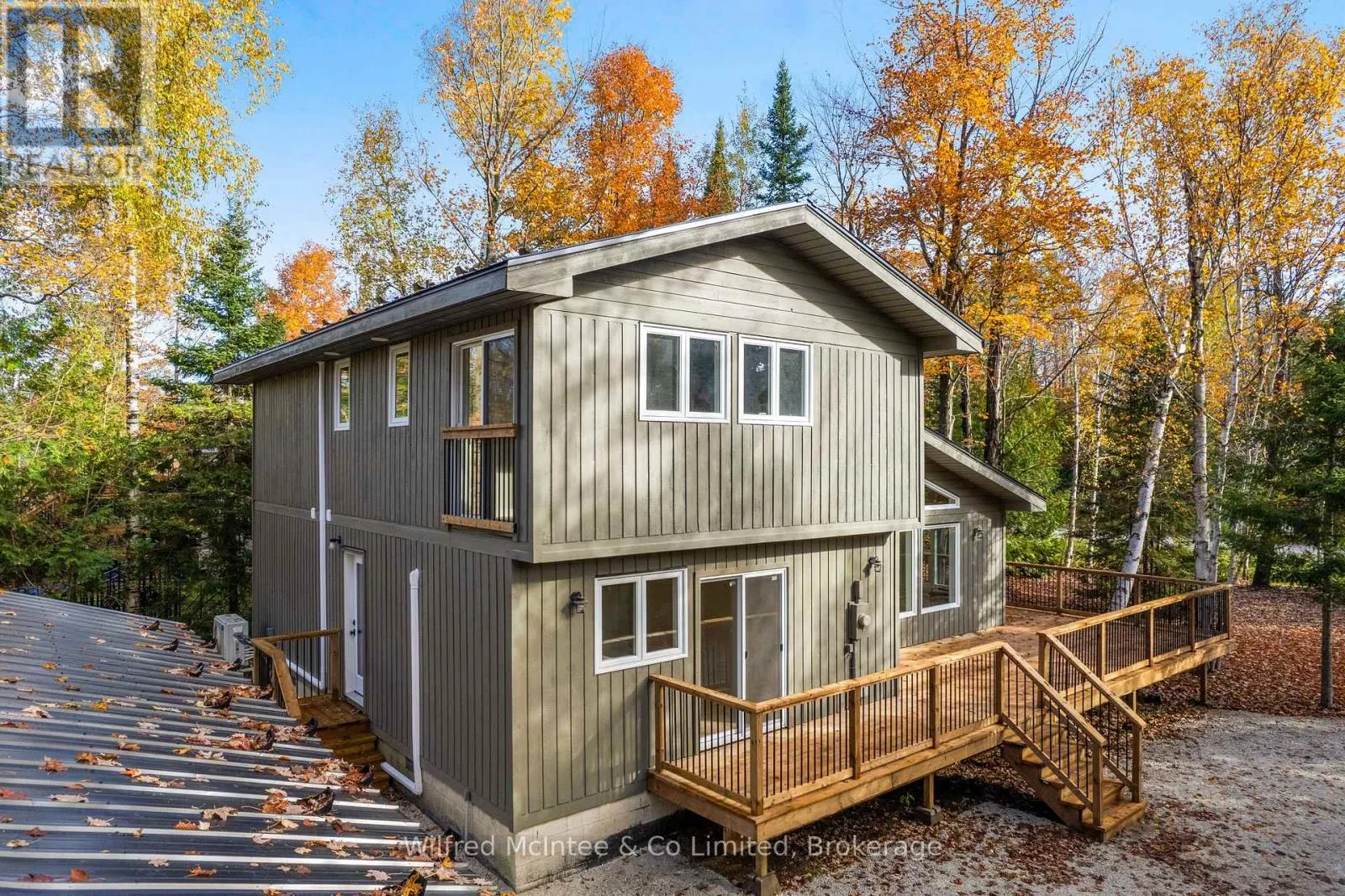 40 ROLLING HILLS DRIVE