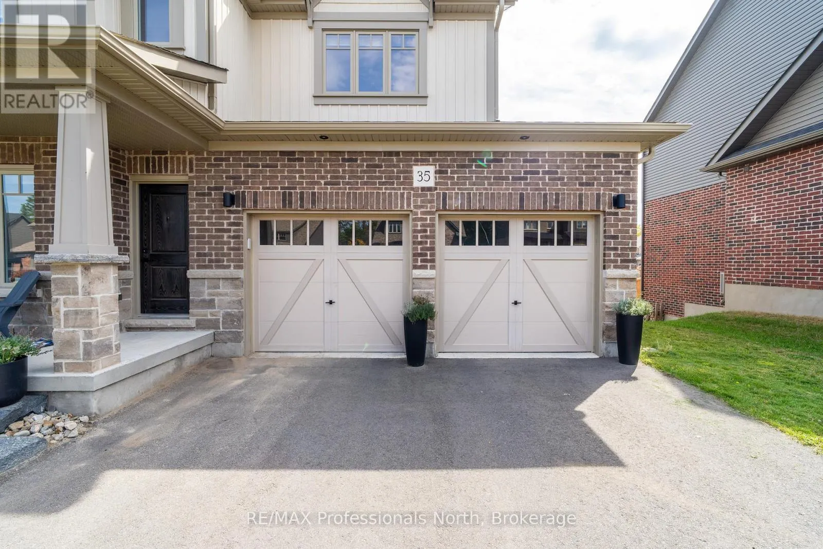 35 WOODSTREAM DRIVE