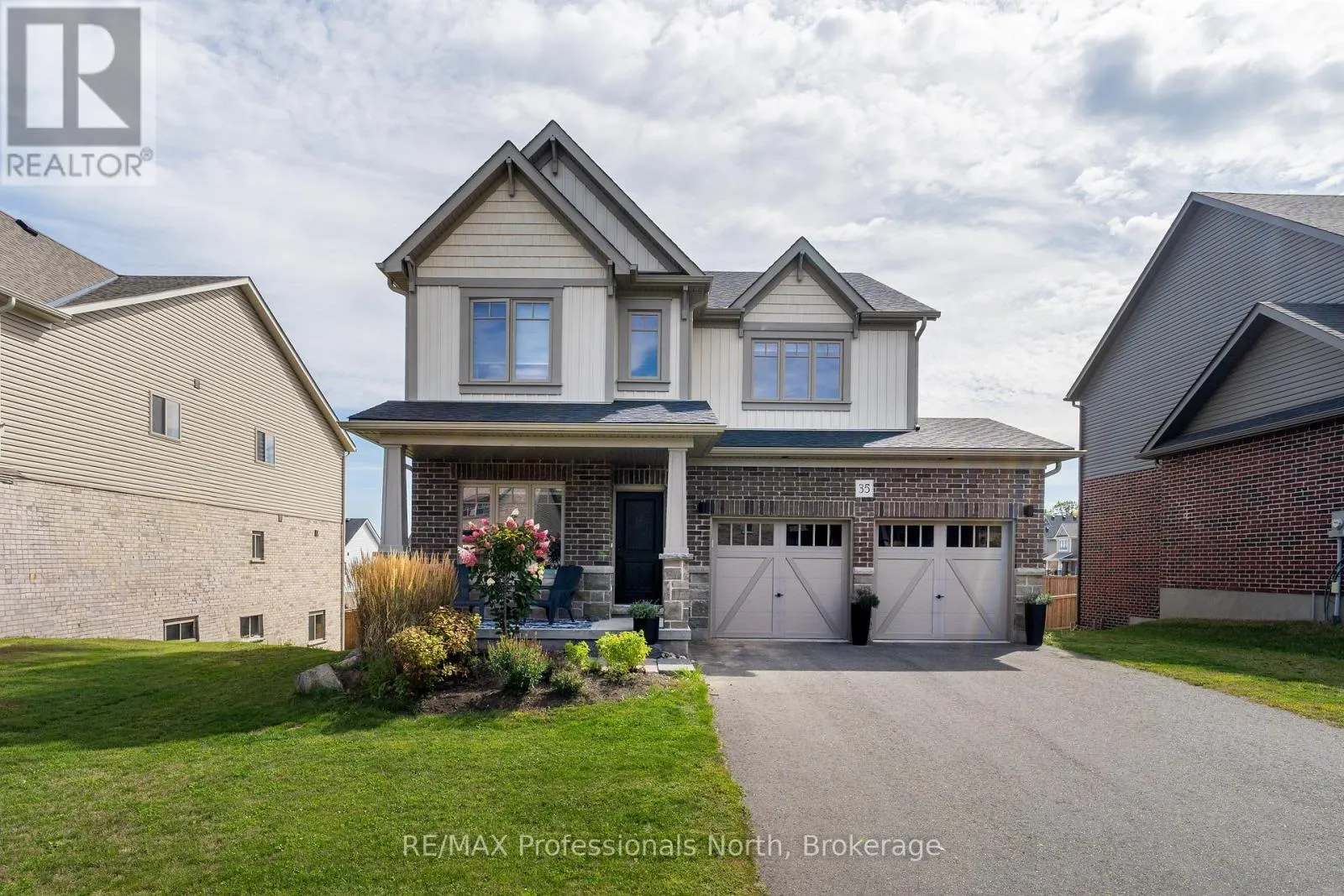 35 WOODSTREAM DRIVE