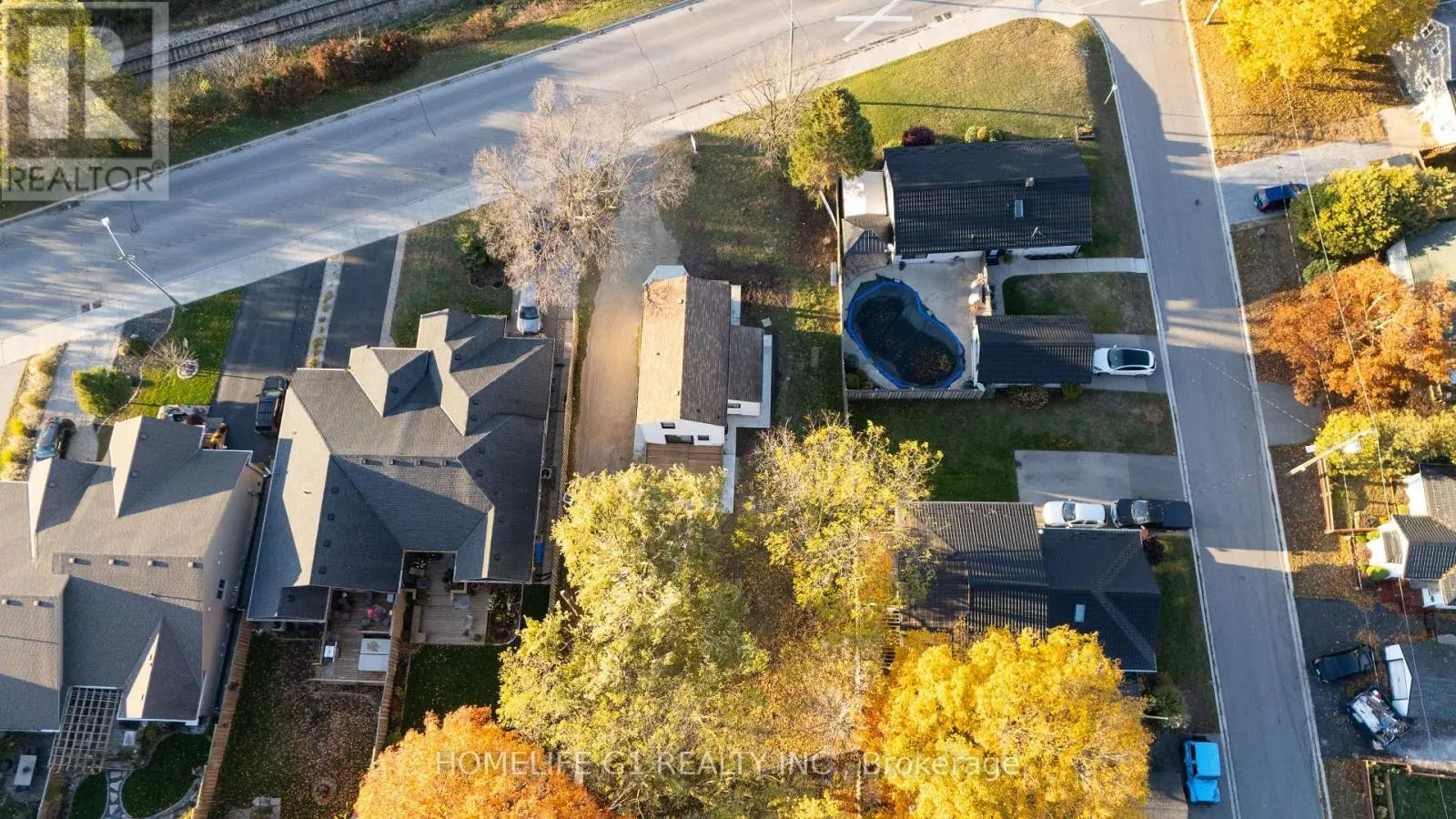 241 CHARLES STREET W