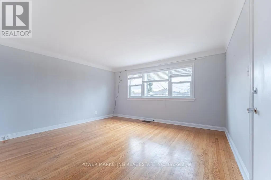 3 - 679 ROOSEVELT AVENUE