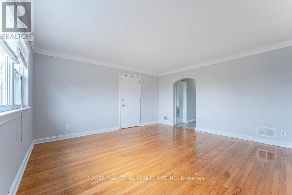 3 - 679 ROOSEVELT AVENUE