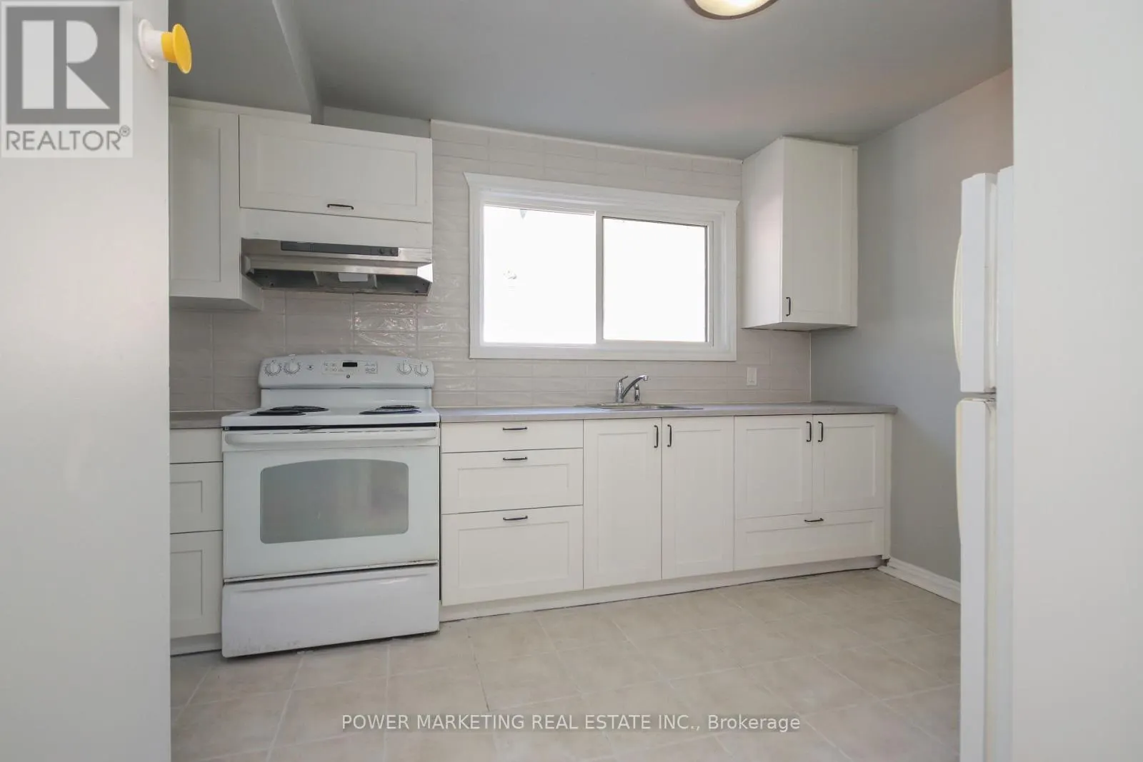 3 - 679 ROOSEVELT AVENUE