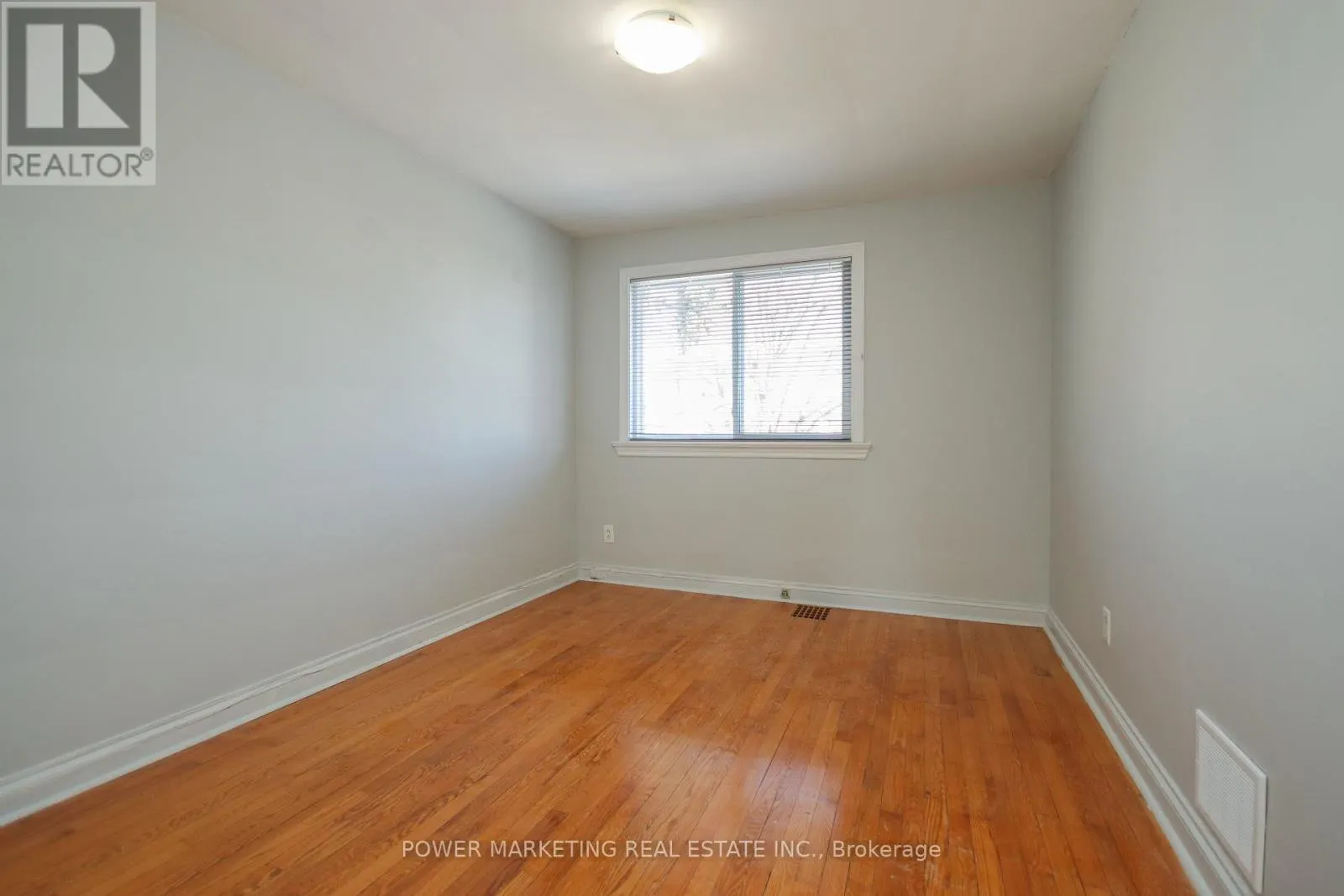 3 - 679 ROOSEVELT AVENUE