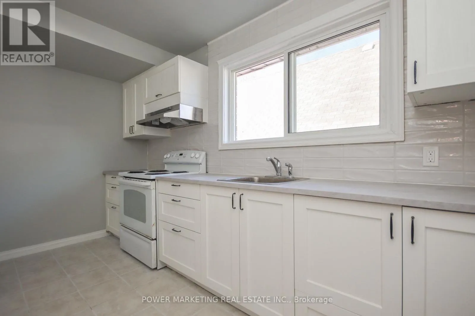 3 - 679 ROOSEVELT AVENUE