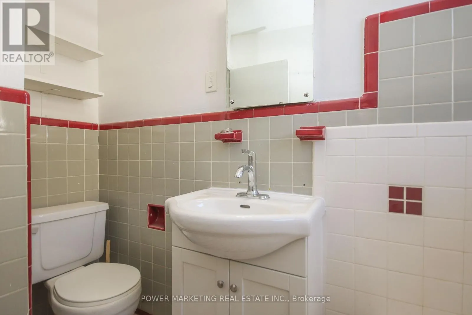 3 - 679 ROOSEVELT AVENUE