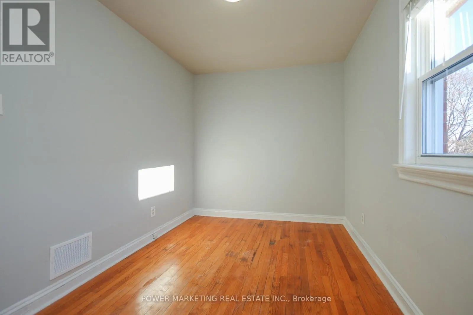 3 - 679 ROOSEVELT AVENUE